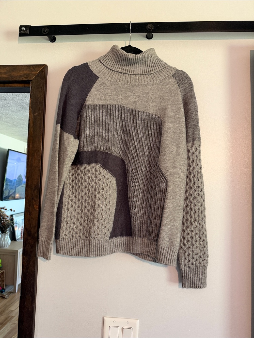 ANNIEWEAR Women’s Gray Patterned Turtleneck Sweater